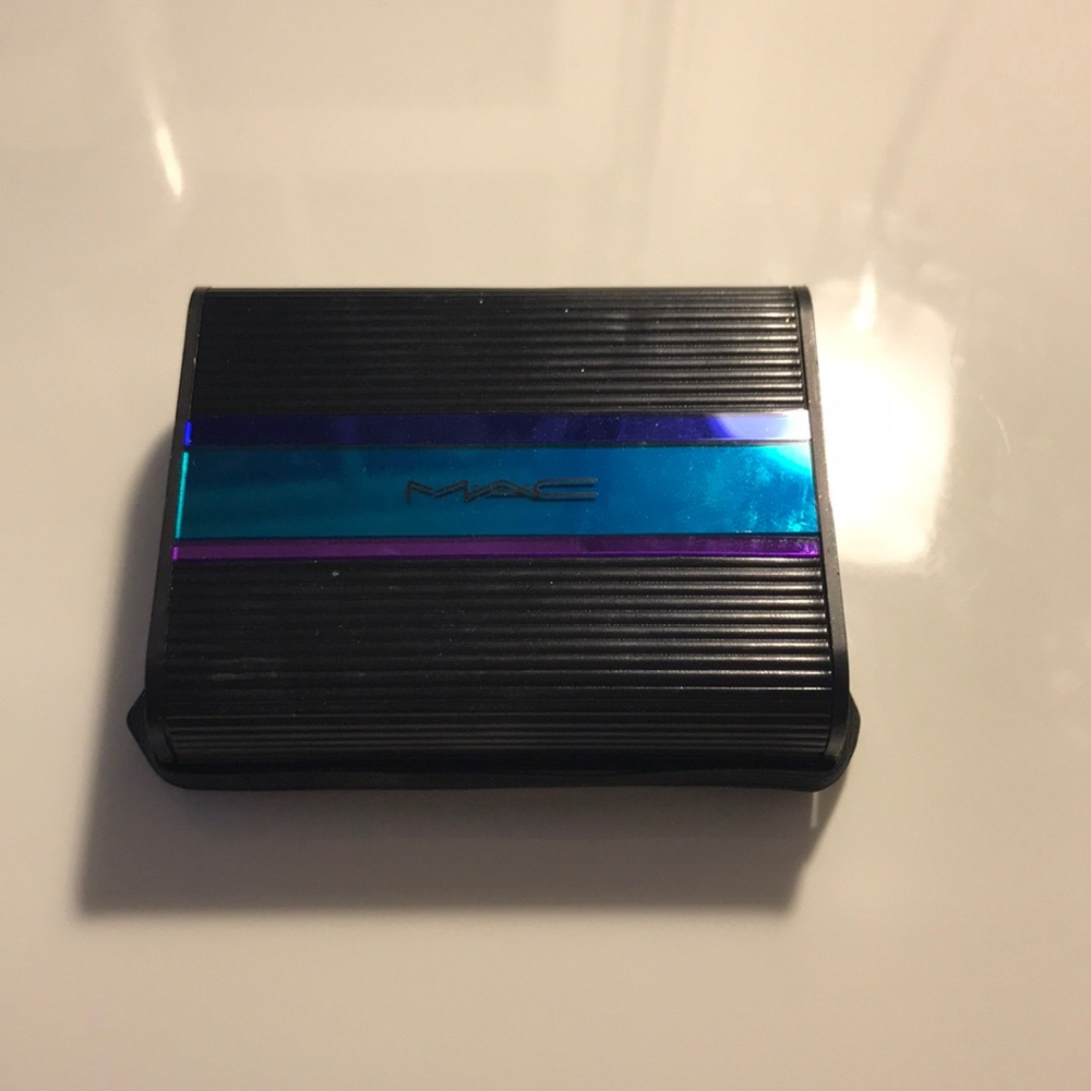 LIMITED EDITION- MAC BOX WITH 3 GLITTERS